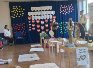 Zdjęcie z happeningu podsumowującego "Tydzień Budowania Relacji".