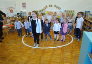 Dzieci podczas występu.