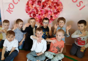 dzieci podczas wystepu