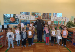 Żołnierz z dziećmi