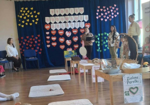 Zdjęcie z happeningu podsumowującego "Tydzień Budowania Relacji".