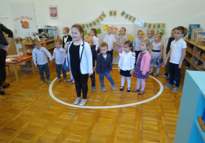 Dzieci podczas występu.